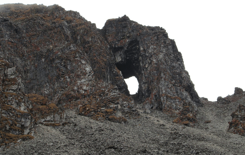 Dungshing gho bhutan black mountain